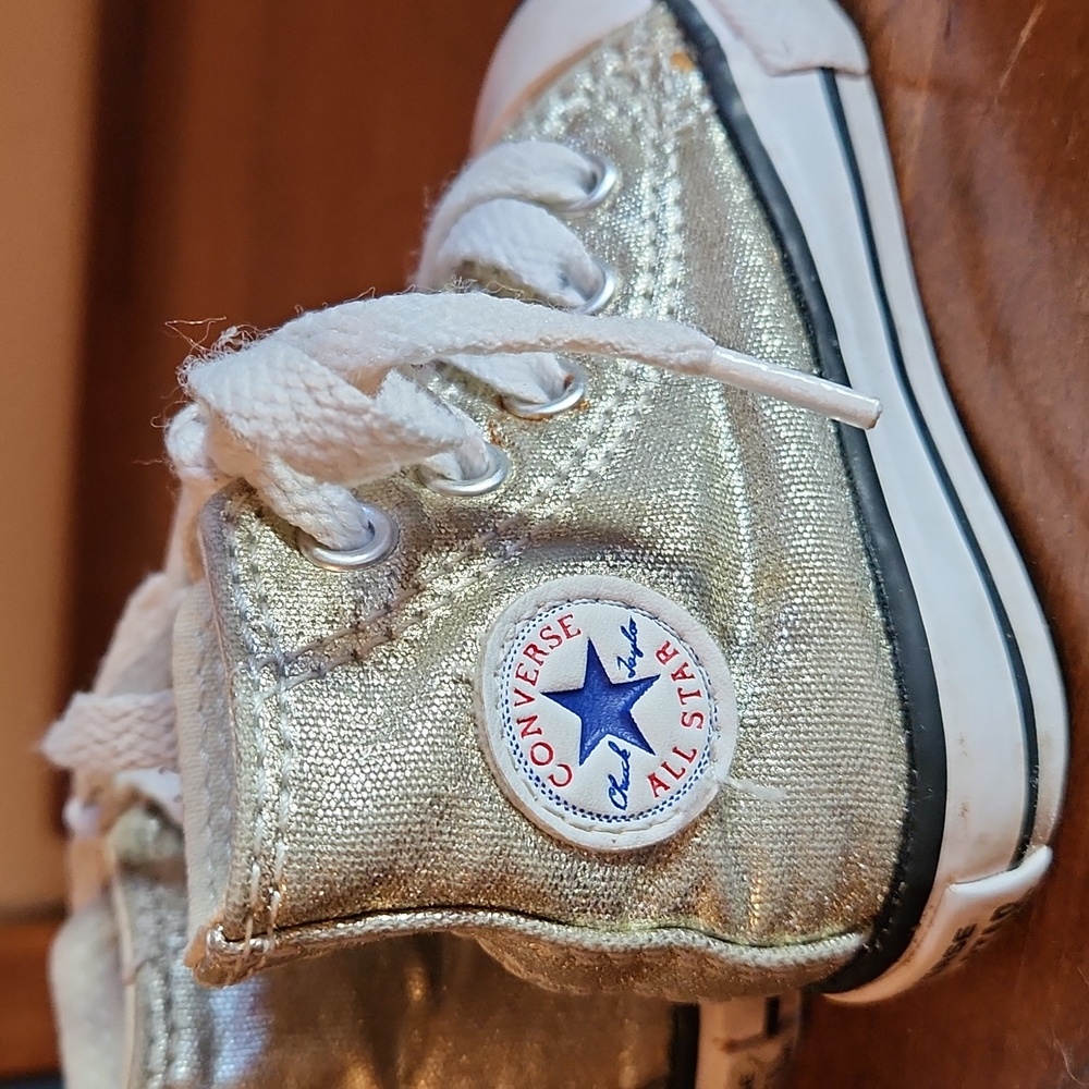 Converse Gold Shimmering Toddler High-Tops Size 3 - Picture 6 of 16